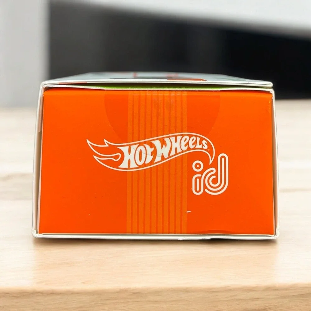 2018 Hot Wheels ID HOWLIN' HEAT Die-Cast Racer Series 1 Street Beasts 01/05